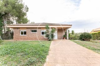 Haus  Carrer d'olof palme. Casa en venta en castellarnau