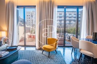 Lloguer Pis  C. del consell de cent. Piso en alquiler amueblado de lujo a estrenar y con terraza al l