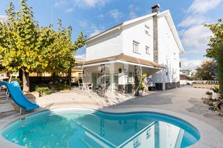 Maison  Carrer de gandhi. Casa unifamiliar en venta en castellarnau, sabadell