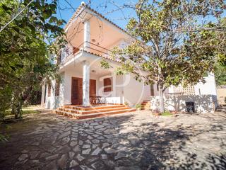 Haus in Alfinach - Monasterios. Chalet independiente en venta de 5 habitaciones en los monasteri