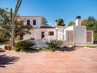 Casa a Alfinach - Monasterios. Chalet independiente en venta de 5 habitaciones en los monasteri