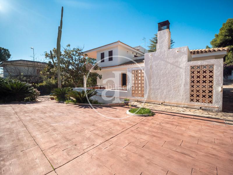 Foto 0fd1ccb2-2f19-4bf1-b771-be0cd65797d9. Casa con riscaldamento parcheggio piscina in Alfinach - Monasterios Puçol