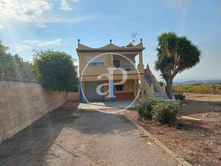 Maison à Vilamarxant. Chalet independiente en venta en villamarxant