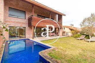 Alquiler Casa en Carrer pinyer 19. Chalet en alquiler con jardín privado, el golf-can trabal