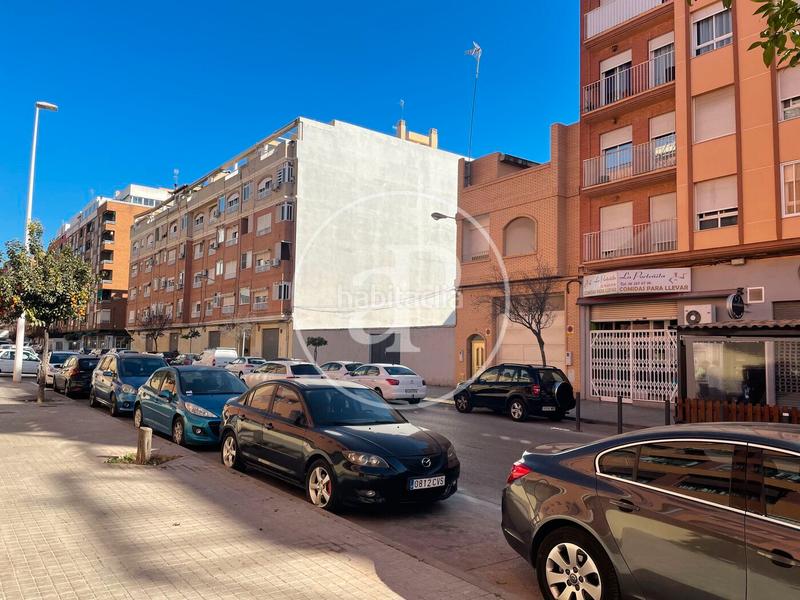 Foto 5ab3ae6d-e18f-4fe0-90a6-9ca9b58f6185. Terreno residencial en Avenida de Abril-9 de Octubre Sagunt