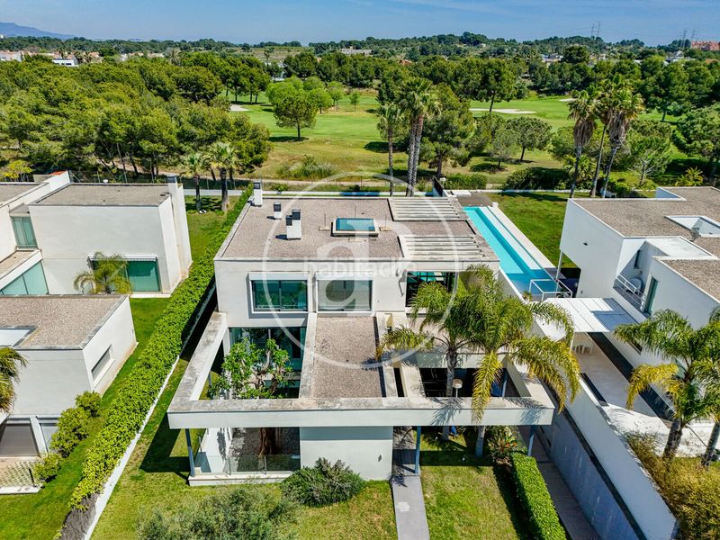 Foto d186f903-f222-477d-b8f4-2ba12cc2bb4b. Casa amb calefacció aparcament piscina a Torre en Conill-Cumbres de San Antonio Bétera