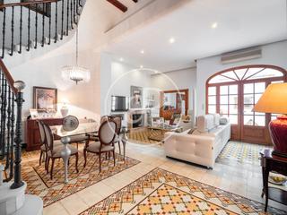 Casa a Oliva Pueblo. Casa en venta de 4 habitaciones en oliva