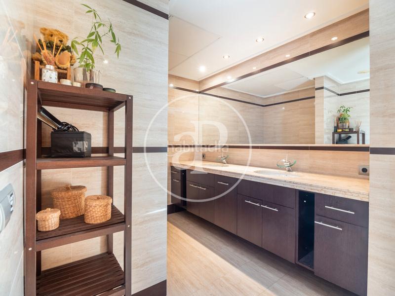 Foto 1f1f014a-6de1-4b86-b413-c02da99e832f. House with heating parking pool in Gilet