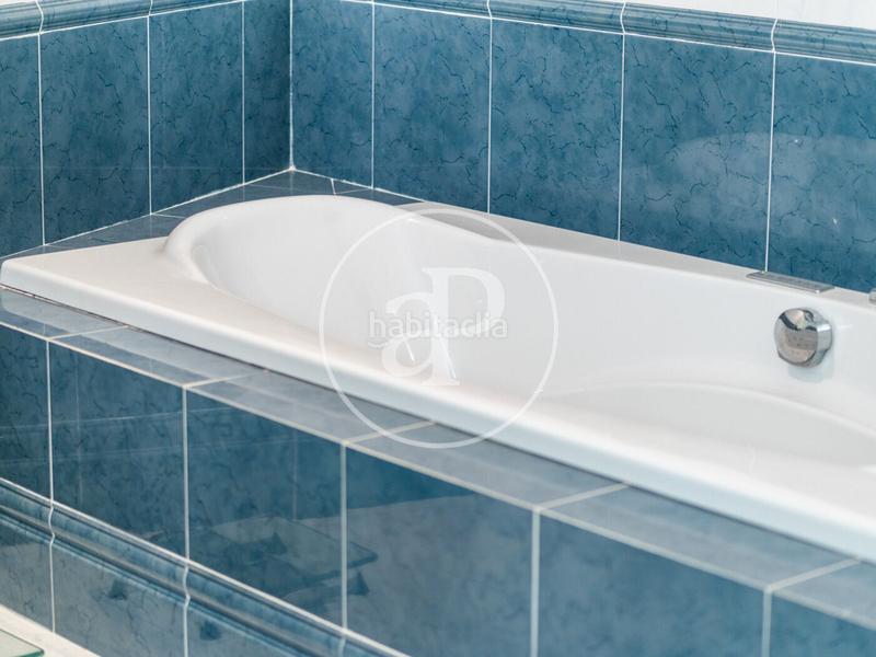 Foto 253dd4a0-f44d-4189-a07a-661346fa5d00. House with heating parking pool in Gilet