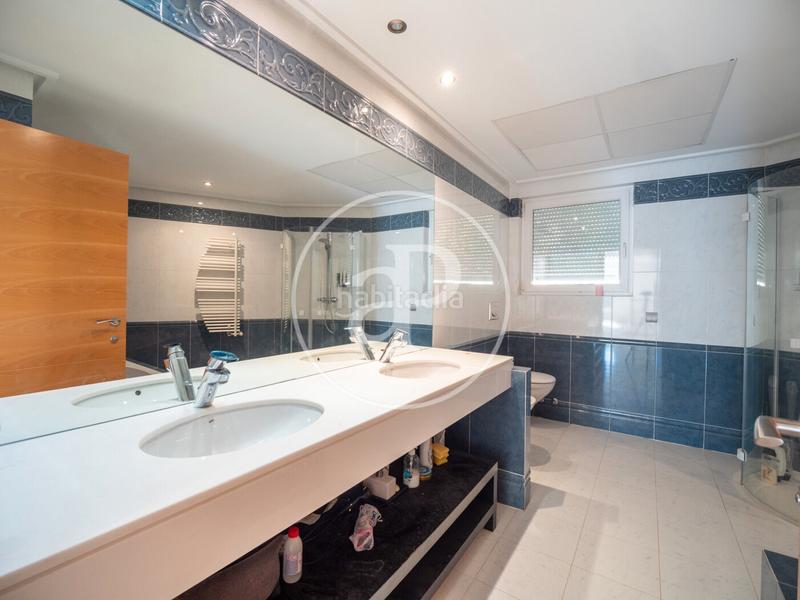 Foto 65c0febd-7498-41fd-98b2-36ce97682278. House with heating parking pool in Gilet