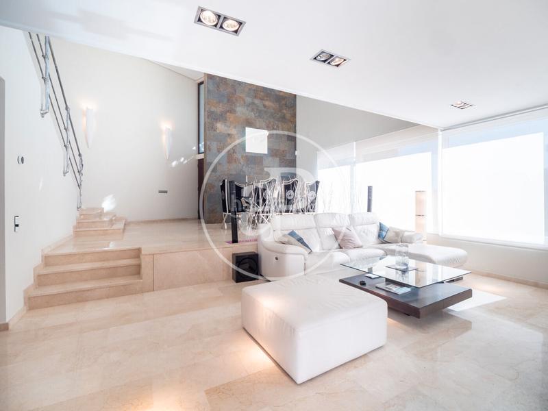 Foto 92ff02fe-f143-4d93-b78f-65c688d568d2. House with heating parking pool in Gilet