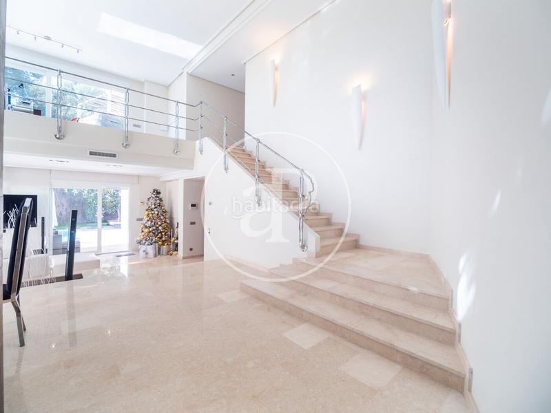 Foto c9a370f4-4f3e-4f48-9f7c-19df1f5f5397. House with heating parking pool in Gilet