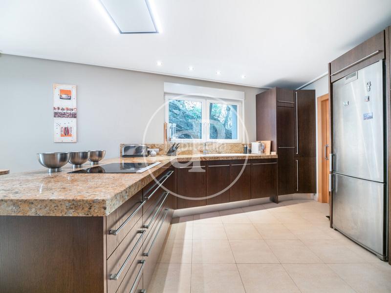 Foto db3c56ef-2880-487d-973d-1736f85aa4ca. House with heating parking pool in Gilet