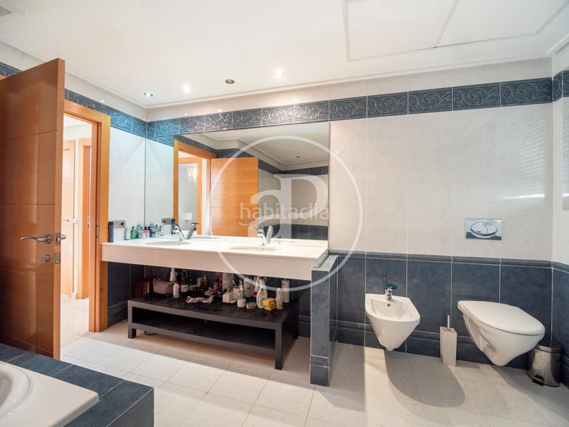 Foto ddcc3f23-08c8-4bc2-8810-bc26f8d4e955. House with heating parking pool in Gilet