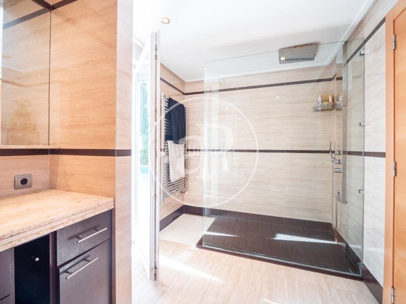 Foto f8aabc61-4050-4340-b7db-19569f661071. House with heating parking pool in Gilet