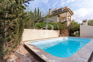 Haus in Cumbres de Calicanto. Chalet en venta en urbanización cumbres de calicanto