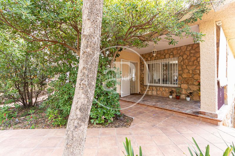 Foto 7a6c33e0-a852-4f90-a4ed-4e67510f817e. Casa chalet en venta en urbanización Cumbres de Calicanto en Torrent