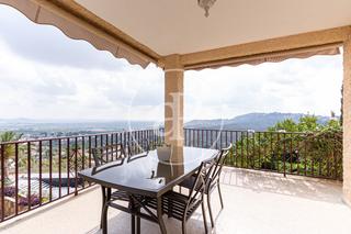 Haus in Cumbres de Calicanto. Chalet en venta en urbanización cumbres de calicanto