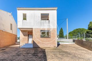 Casa a Turís. Chalet unifamiliar en venta próximo a turís.