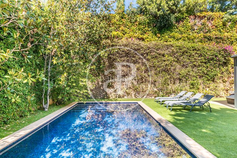 Foto 0322b54d-aa09-4df9-b9bf-7d2e8ba80635. Casa amb calefacció aparcament piscina a Sarrià Barcelona