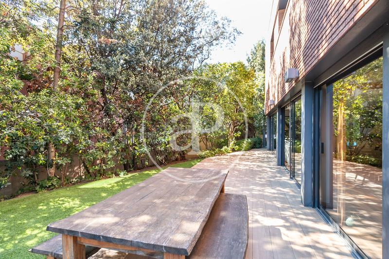 Foto 0d7c238c-341a-4f20-8502-d4b66e0b9b69. Casa amb calefacció aparcament piscina a Sarrià Barcelona