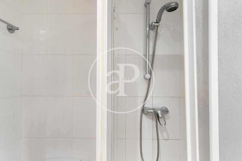 Foto 81dc2935-8f6b-4ba4-8657-6e89b10e7fc0. Casa amb calefacció aparcament piscina a Sarrià Barcelona