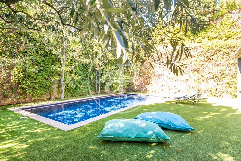 Foto 9618f3e7-8664-448b-b53c-e9c45eb3df8a. Casa amb calefacció aparcament piscina a Sarrià Barcelona