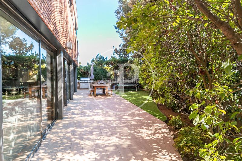 Foto a99c9ba2-62bb-4c77-8207-477f25510744. Casa amb calefacció aparcament piscina a Sarrià Barcelona