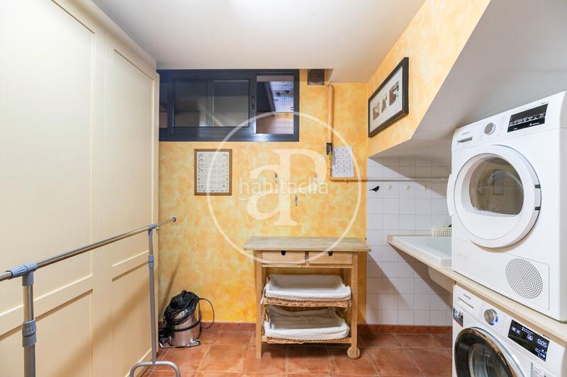 Foto af0731c7-de80-4090-b63d-17d53f7e60ec. Casa amb calefacció aparcament piscina a Sarrià Barcelona