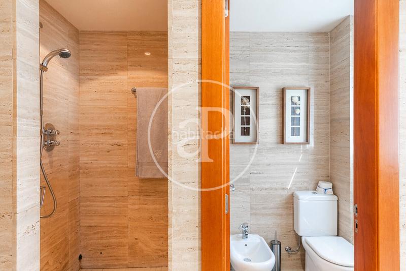 Foto c50b4406-155f-4612-89e4-11d42e422c72. Casa amb calefacció aparcament piscina a Sarrià Barcelona