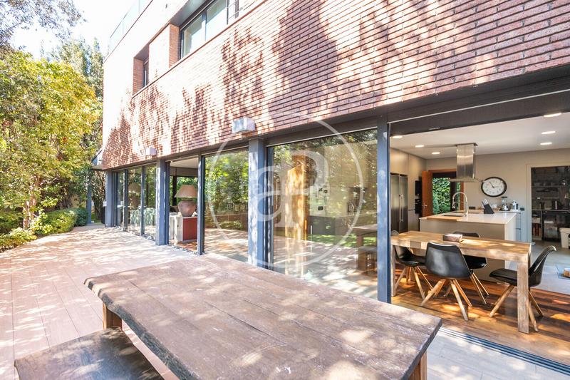 Foto c82e3d80-e22d-4176-a142-a917d458767d. Casa amb calefacció aparcament piscina a Sarrià Barcelona