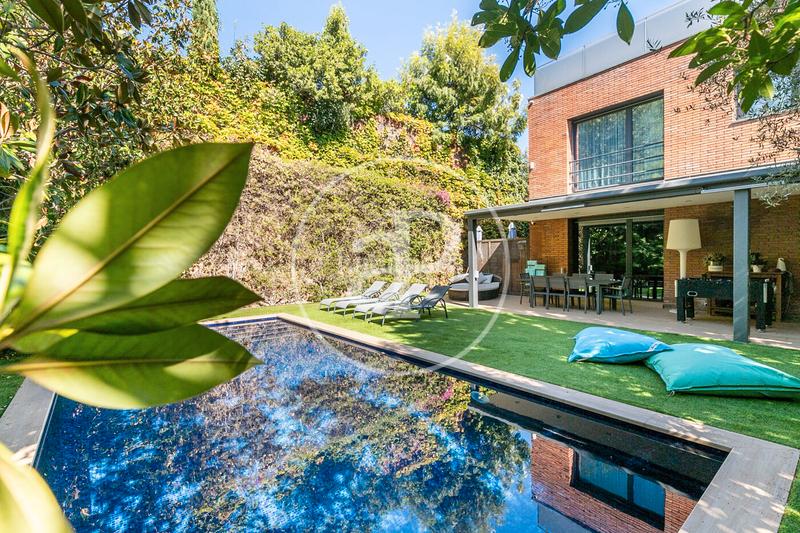 Foto ee06c9e1-ab83-47be-9d69-669b38b81a08. Casa amb calefacció aparcament piscina a Sarrià Barcelona