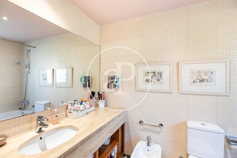 Foto f3871c8f-c832-4ebc-b60f-23e7ff8b33f3. Casa amb calefacció aparcament piscina a Sarrià Barcelona