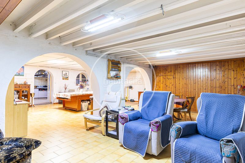 Foto 0f4b073b-ec76-4ca6-9058-cad8382e444f. Casa amb calefacció aparcament a Creu Alta Sabadell