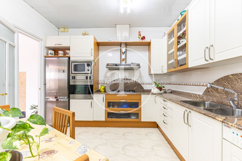 Foto e8e4fd57-dfdf-4ec3-a3d6-2a0c3f1d05f0. Casa amb calefacció aparcament a Creu Alta Sabadell