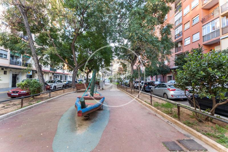 Foto 5a4619b3-3569-4ac0-aabb-7f0f458e24a1. Dúplex  en venta en en corts en En Corts - Doctor Waksman Valencia