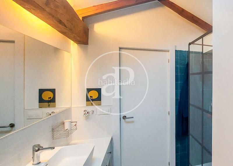 Foto c63b75ac-0240-44bf-83c4-a13c49a210f1. Dúplex  en venta en en corts en En Corts - Doctor Waksman Valencia