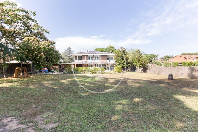 Foto 997a682e-edf1-4eb9-88d8-40461bd4fd94. Casa amb calefacció aparcament piscina a Can Llobateres-Can Pallars Sant Quirze del Vallès