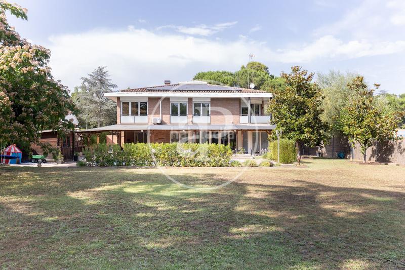 Foto b350158c-3776-4a0d-8bfc-35eb5bc352a0. Casa amb calefacció aparcament piscina a Can Llobateres-Can Pallars Sant Quirze del Vallès