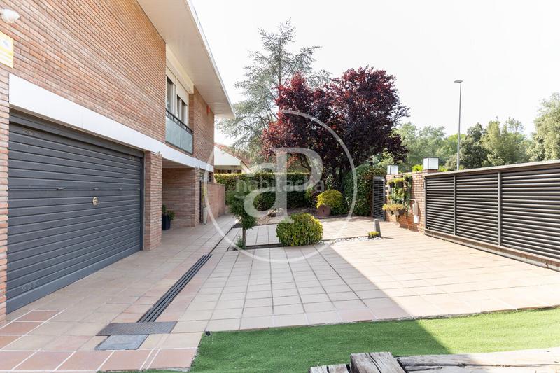 Foto b55b3974-2d55-4c29-b5ff-ed01286fb614. Casa amb calefacció aparcament piscina a Can Llobateres-Can Pallars Sant Quirze del Vallès