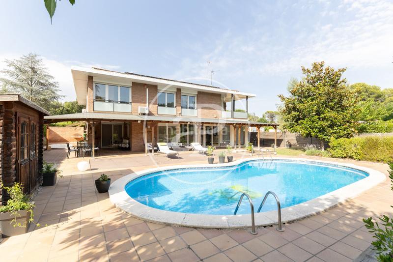 Foto bcad1230-eb8b-49ac-a26d-832c78679e7c. Casa amb calefacció aparcament piscina a Can Llobateres-Can Pallars Sant Quirze del Vallès