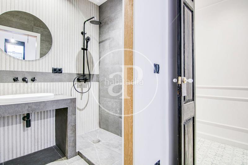 Foto 4403ca45-87fb-49d5-b026-0bf2f6fd9d29. Piso planta baja reformada en venta en sants en Hostafrancs Barcelona