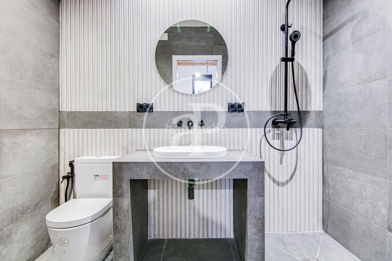 Foto 7ef8e27b-35d7-4f6f-a884-4a9e2fd415da. Piso planta baja reformada en venta en sants en Hostafrancs Barcelona