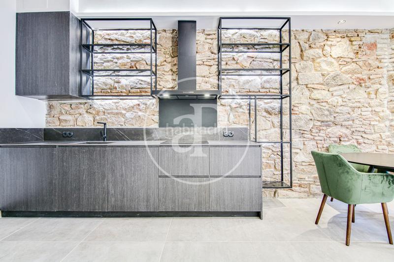 Foto 918b8ee7-757a-41ea-8d6e-893296cd81e7. Piso planta baja reformada en venta en sants en Hostafrancs Barcelona
