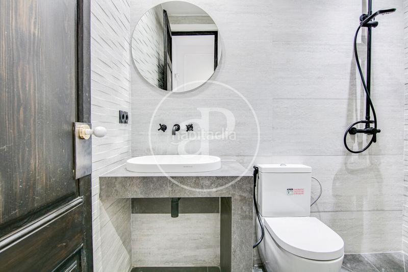Foto d2db3aaf-2fd9-4ad9-8a0e-8f504c4cf227. Piso planta baja reformada en venta en sants en Hostafrancs Barcelona