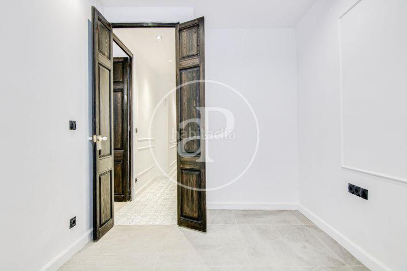 Foto dfd49786-73a1-4b28-b162-ea288a018745. Piso planta baja reformada en venta en sants en Hostafrancs Barcelona