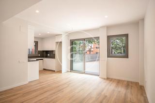 Appartement  Passeig de la font d'en fargas. Planta baja de obra nueva en venta con gran patio en font den fa