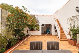 Casa adosada  Carrer de garcilaso. Casa en venta en el centro de sabadell