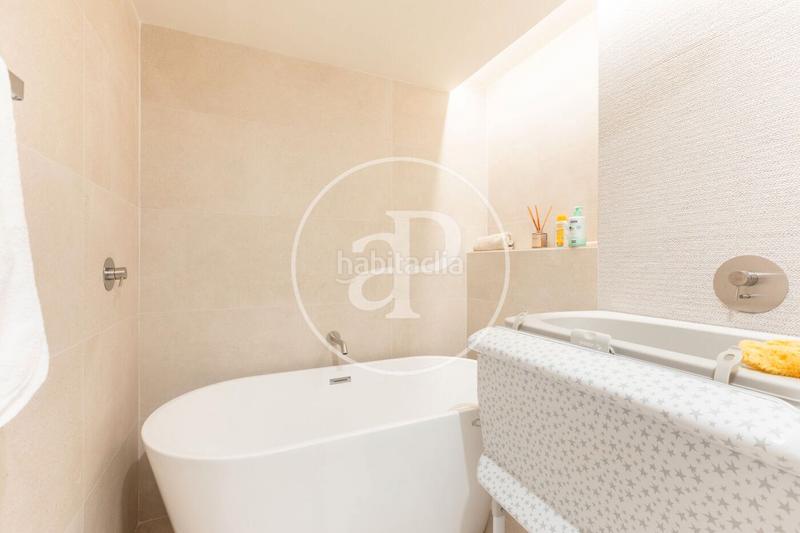 Foto c272b02b-5194-4bce-8d24-195774baa1cf. Etagenwohnung mit heizung parking in Exposició Valencia