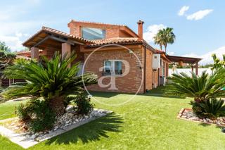 Casa a Riba - roja de Túria. Chalet independiente en ribaroja de túria